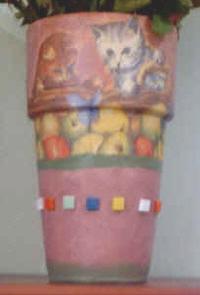 Vase hergestellt in Serviettentechnik und mit Mosaiksteinchen