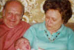 Michael mit Opa und Oma