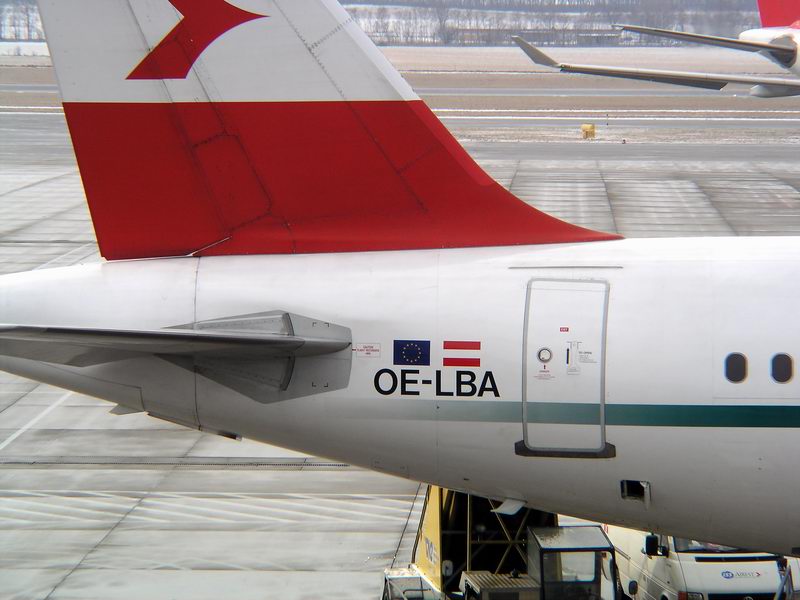 OE-LBA A320-111
