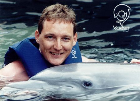 Herbert mit dem Delphin im Becken