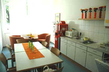 Lehrerzimmer-K�che.JPG (27226 Byte)