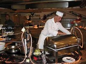 Wanderführer Martin beim Kochen