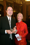 mit  Dr. Jane Goodall bei der Verleihung des Konrad Lorenz Preises in Februar 2002