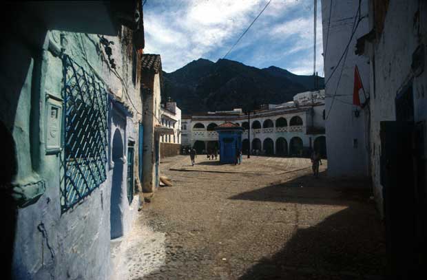 Chefchaouen Platz mit Brunnen