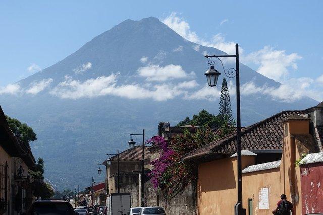 0768-VolcanAgua.jpg 