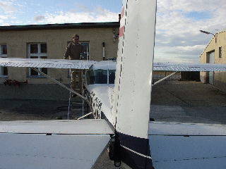 Cessna C152 Aerobat beim Betanken