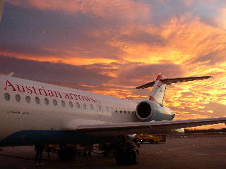 Fokker 70 bei Sonnenuntergang