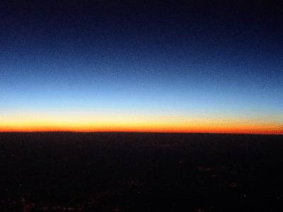 Nach Sonnenuntergang im Flug