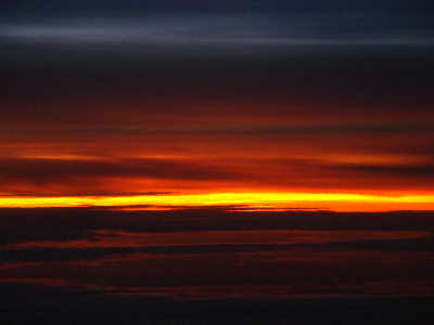Wolkenschichten nach Sonnenuntergang