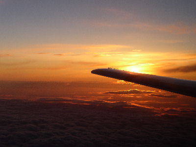 Bei Sonnenuntergang im Flug