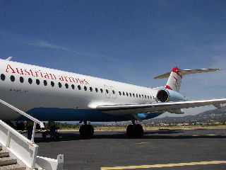 Fokker 100 OE-LVI in Calvi