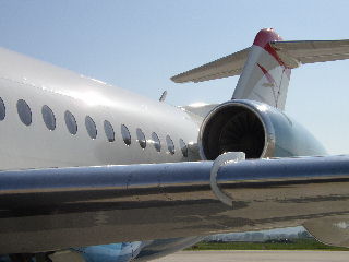 Fokker 100 OE-LVH in Skopje