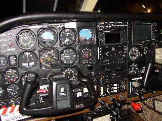 C210 OE-KEP Cockpit