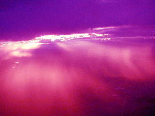 Regenschauer bei Sonnenuntergang violett
