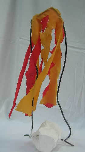 leicht bekleidet