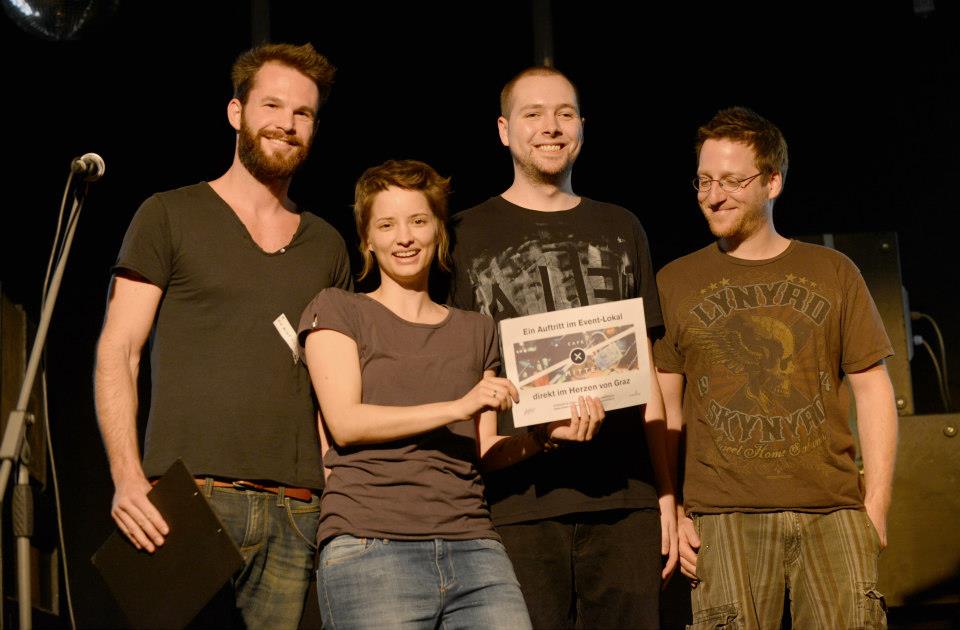 Klay auf der Bühne mit Rene Koch von der Jury   Quelle