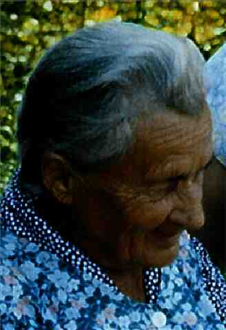 GELENCS�R Ter�zia