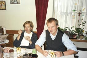 Die beiden Redakteure der Sendung "Am Schauplatz" beim Mittagessen bei den Paulanern, Foto kopeszki