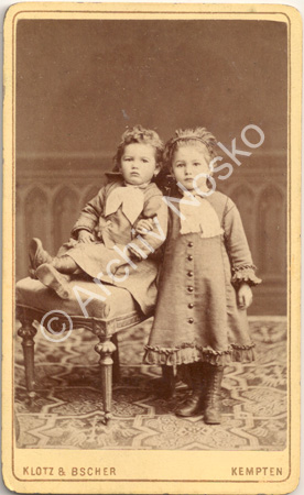 Mutter und Tante Paula